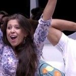 Andressa ganha dez mil reais e dá 'Poder do Não' para Nasser