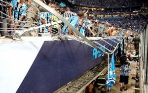 Incidente ocorrido com a grade de proteção do estádio Arena