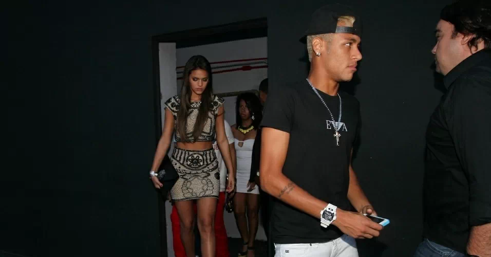 neymar-comemora-aniversario-acompanhado-da-namorada-bruna-marquezine