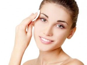 retirar-maquiagem-do-rosto