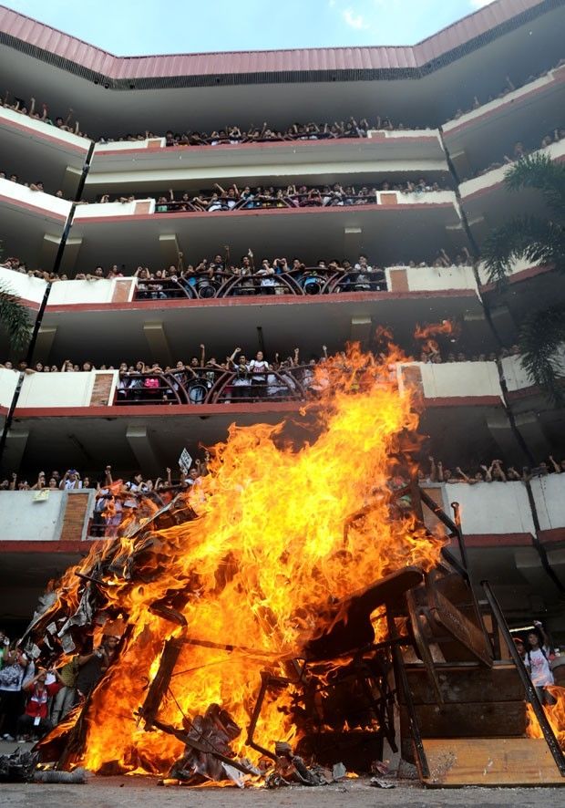 Estudante Faculdade Suicídio