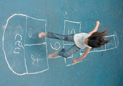 brincadeira-amarelinha