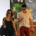 Cleo Pires beija Rômulo Arantes Neto em Shopping do Rio