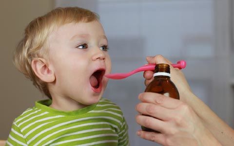 pais-medicam-filhos-sem-prescricao