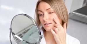 Causas de acnes em adultos