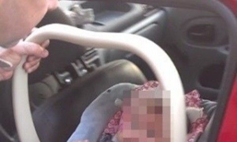 Homem esquece filha de cinco meses dentro do carro