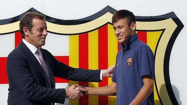 Neymar shakes hands with Barcelona's president Sandor Rosell after signing his contract with FC Barcelona, in front of their offices close to Camp Nou stadium in Barcelona