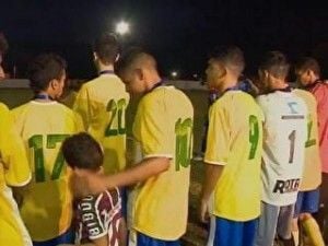 campeonato-piauiense-sub-19-time-protesta-durante-premiacao