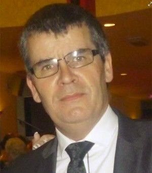 Kevin Gifford, leiteiro que foi proibido de assobiar durante a entrega do leite.