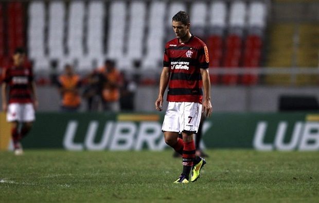 flamengo-perde-bahia-e-entra-zona-de-rebaixamento