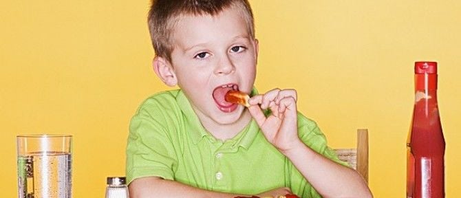 Saiba quais são os piores alimentos para crianças