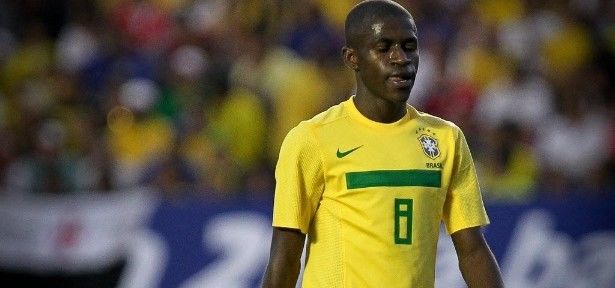 Felipão testa Ramires na vaga de Hulk e Brasil goleia Austrália
