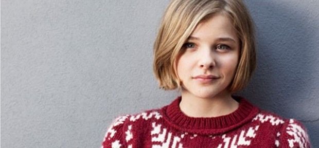 Atriz Chloë Moretz pede oração pela mãe doente