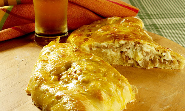 Receita: Aprenda a fazer calzone de frango