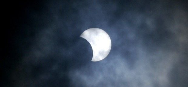 Eclipse solar raro é observado em todo o mundo