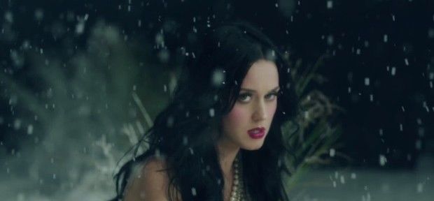 Katy Perry lança a música "Unconditionally". Assista o clipe!