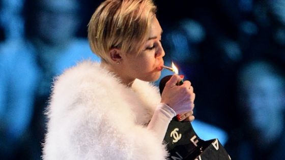 miley-cyrus-investigada-governo-golanda-maconha-ema