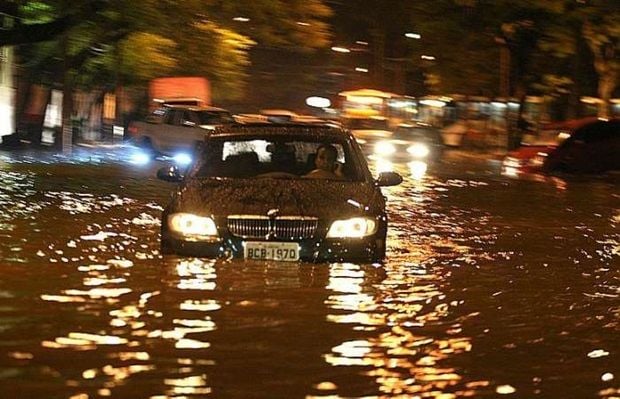 dicas-atravessar-carro-alagamentos