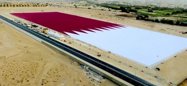 Guinness Book: Qatar cria bandeira do tamanho de 7 campos de futebol
