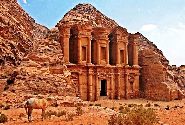 Resultado de imagem para imagens de petra jordania