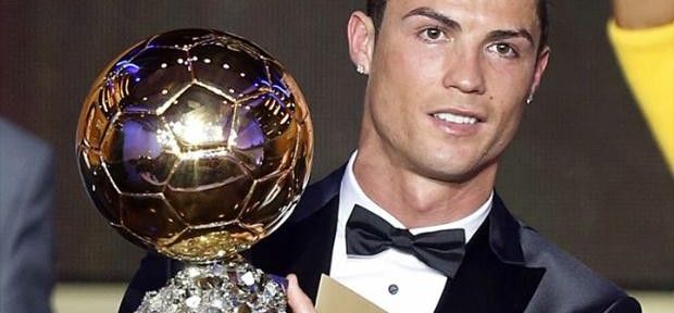 Cristiano Ronaldo leva a Bola de Ouro 2013 como melhor do mundo do futebol