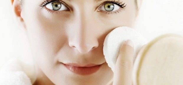 Dicas de limpeza de pele para evitar cravos e espinhas