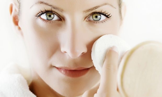 dicas-limpeza-de-pele-contra-cravos-e-espinhas