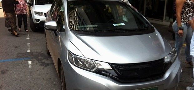 New Fit 2015 é flagrado em SP; Veja fotos do novo Honda sem disfarce