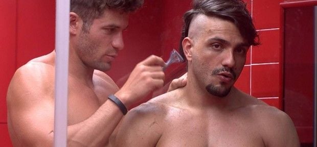 Junior quer pintar o cabelo de branco dentro da casa do BBB14