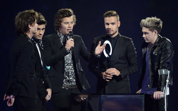 one-direction-e-arctic-monkeys-ganham-dois-premios-brit-awards-2014