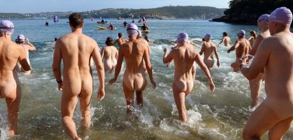 'Sydney Skinny' tenta bater recorde mundial de mergulhadores nus no oceano