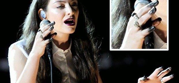 Unhas decoradas: cantora Lorde aposta em tendência de 'unhas manchadas'