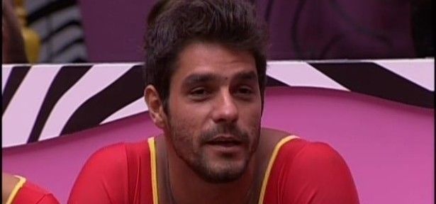 Pedro Bial corrige participante do BBB14 por preconceito na adoção de crianças por gays