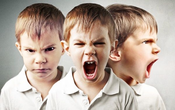 criancas-que-dizem-palavrao-chamando-atencao