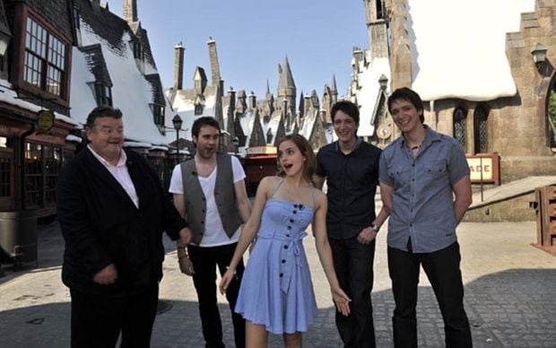 personagens-harry-potter-aparecem-no-hogwarts-express-orlando