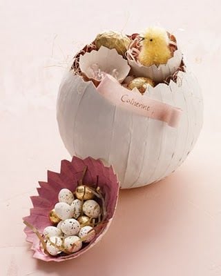Cesta decorativa de ovos de Páscoa