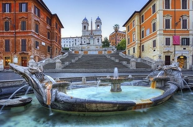 PIAZZA DI SPAGNA - ROMA, ITÁLIA PIAZZA DI SPAGNA - ROMA, ITÁLIA