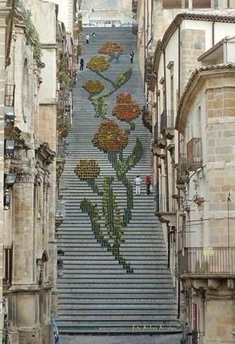 ESCADARIA DE SANTA MARIA DEL MONTE - SICÍLIA - ITÁLIA ESCADARIA DE SANTA MARIA DEL MONTE - SICÍLIA - ITÁLIA