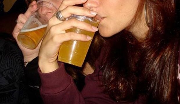 Redes sociais (Facebook, Twitter e outros) afastam adolescentes das bebidas alcoólicas