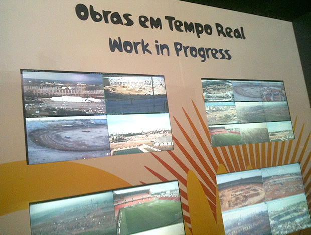 Painel da FIFA com monitores das obras na Soccerex (Foto: Fellippe Costa/GLOBOESPORTE.COM)