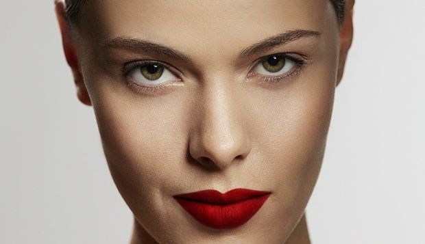Dicas de maquiagem: maneiras de usar batom vermelho para compor seu look
