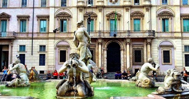 Palácio luxuoso da embaixada brasileira recebe turistas Palácio luxuoso da embaixada brasileira recebe turistas