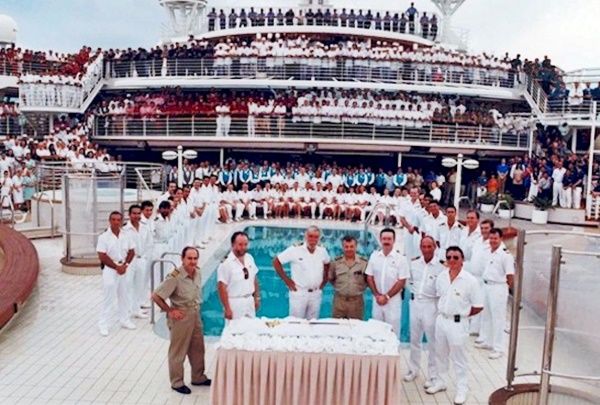 Infinity Brazil abre 160 vagas de emprego em cruzeiros marítimos com salários de R$ 4 mil Infinity Brazil abre 160 vagas de emprego em cruzeiros marítimos com salários de R$ 4 mil