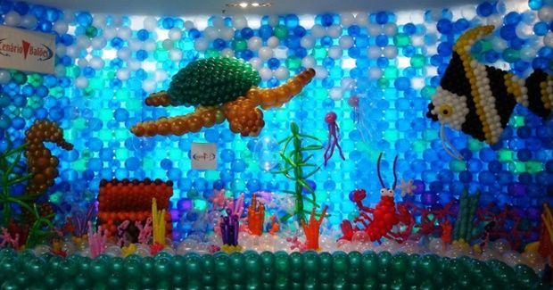 Decoração de festa infantil com escultura de balões Decoração de festa infantil com escultura de balões