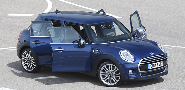 mini-cooper-4-portas-1401925286587_615x300