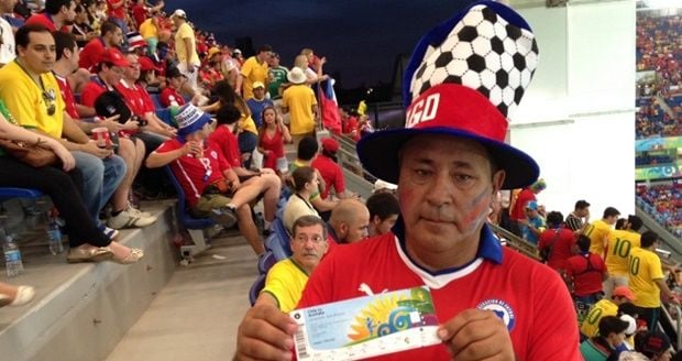 Estádios da Copa 2014 pecam no "Padrão FIFA" com inúmeras falhas no controle de acesso Estádios da Copa 2014 pecam no "Padrão FIFA" com inúmeras falhas no controle de acesso