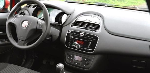 Painel do Novo Fiat Punto 2015 Indiano Painel do Novo Fiat Punto 2015 Indiano