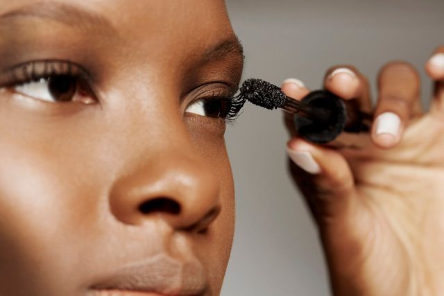 Maquiagem para pele negra: mascara de cilios