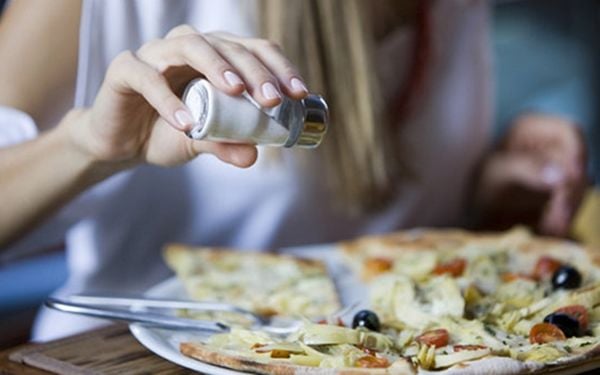 Alimentação saudável: mitos e verdades de consumir muito sal