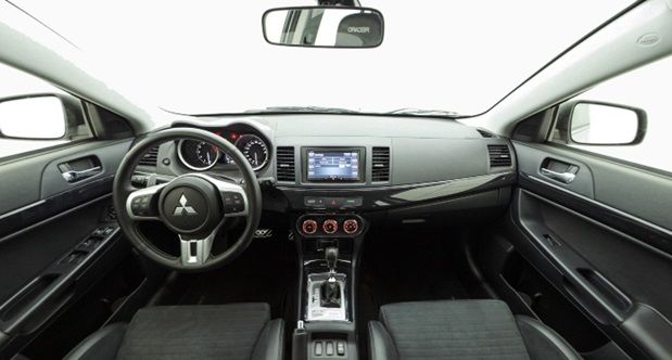 mitsubishi-lancer-evolution-x-interno